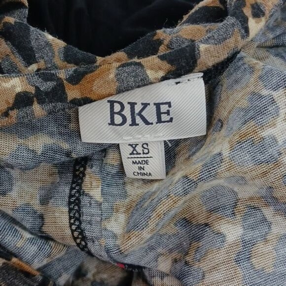 BKE Animal Print Top Tie Front 3/4 Sleeve Stretch Womens Size XS - Picture 5 of 6